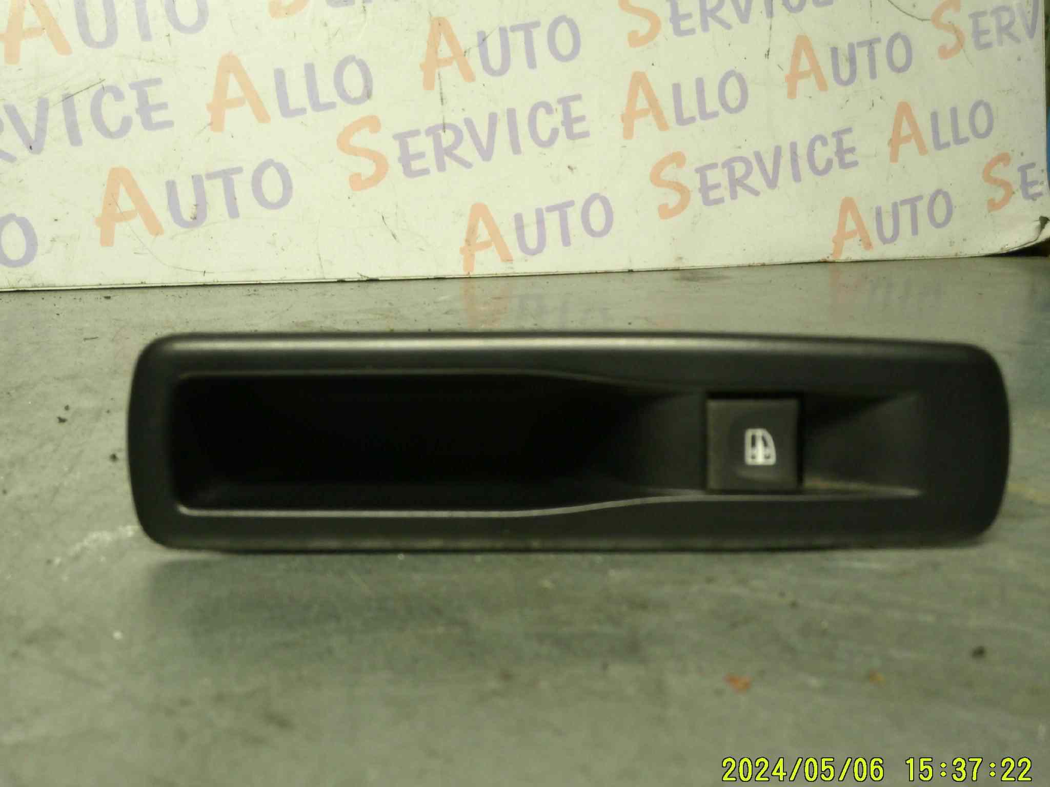 Bouton Leve Vitre AR Gauche
RENAULT Scenic 3

