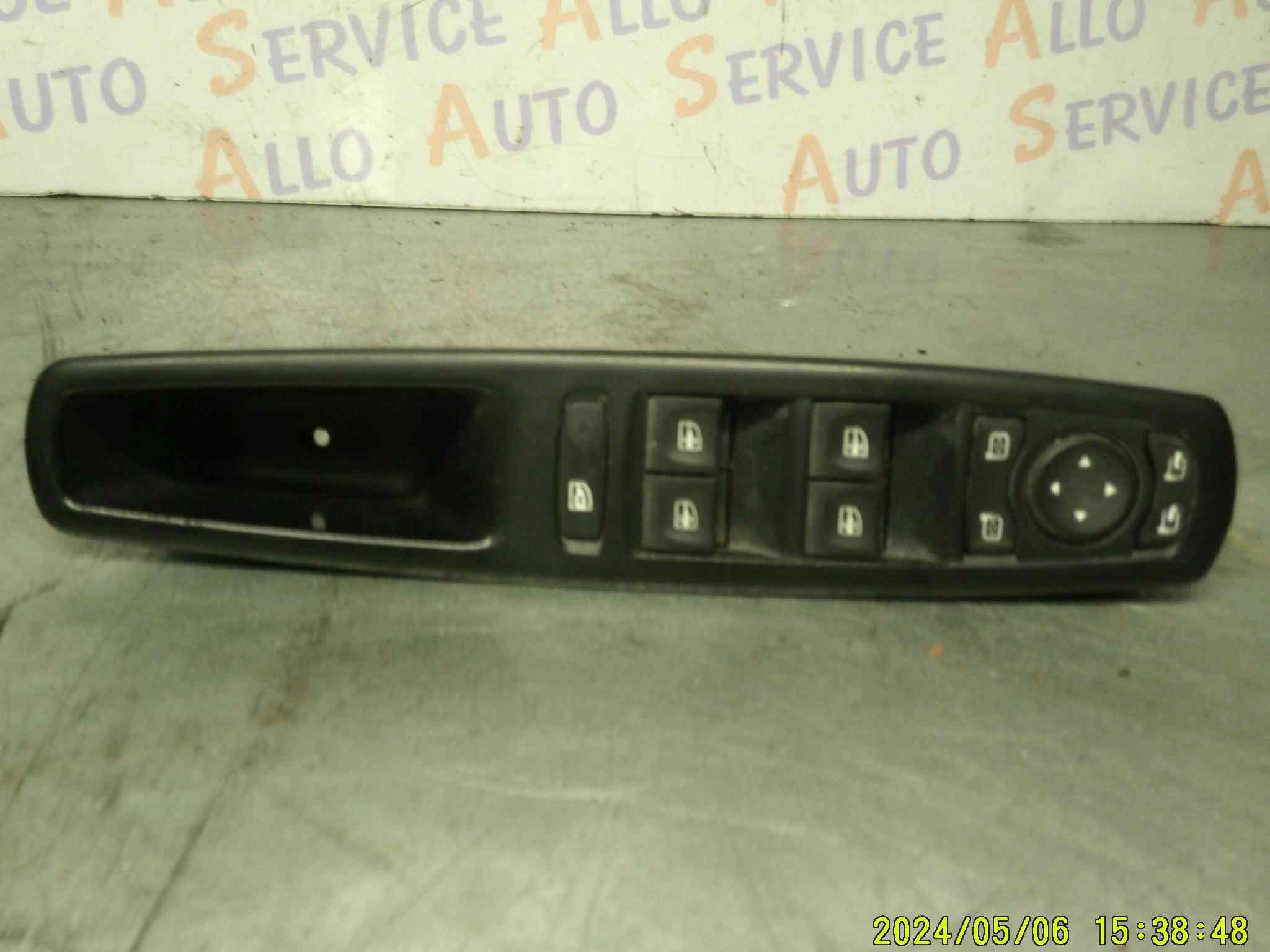 Bouton Lève Vitre AV Gauche
RENAULT Scénic 3

