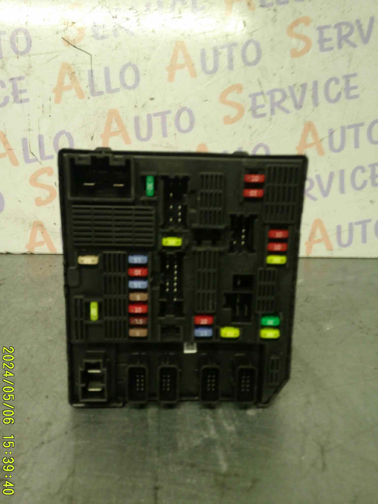 Boitier Fusible 
RENAULT Scénic 3
ref: 284b64544R

