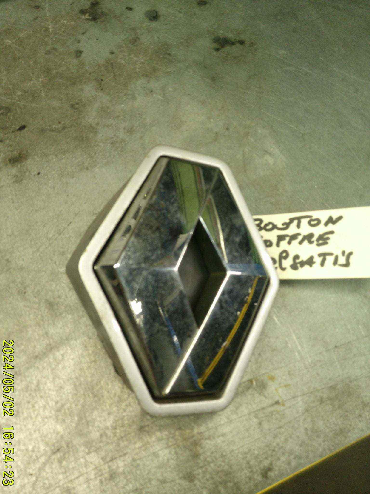 Bouton(s) Electrique de coffre
RENAULT Velsatis


