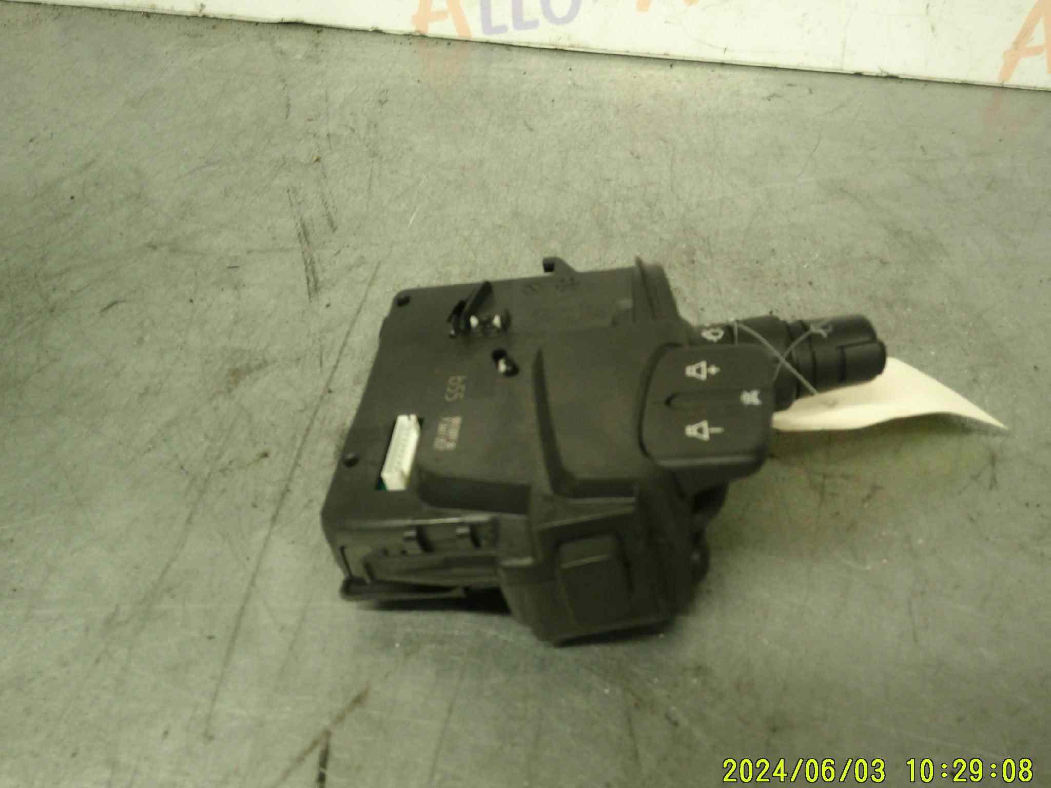 Commodo Droit
RENAULT Clio 3 phase 2 
2011
