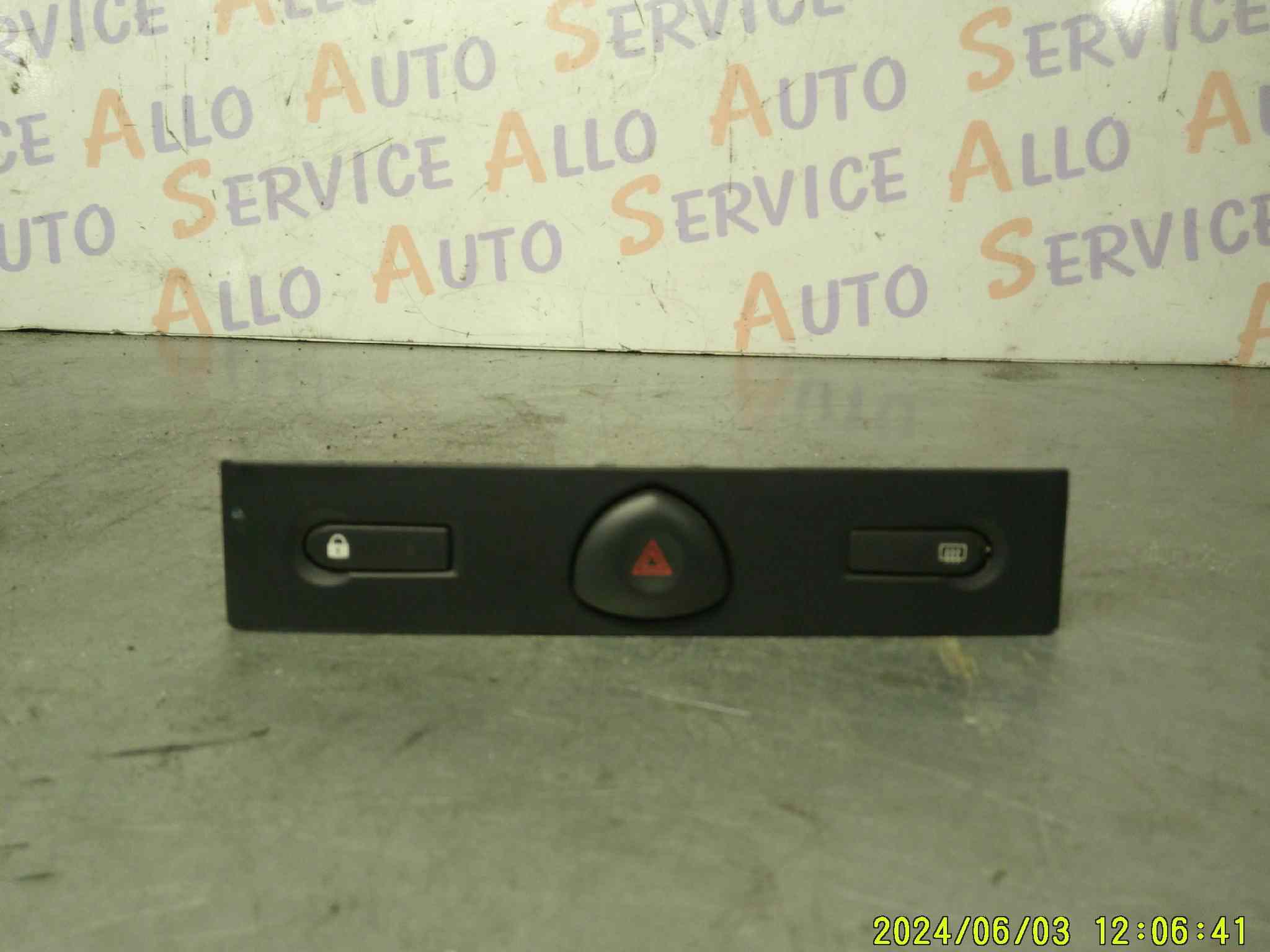commande électrique(warning, centralisation, désembuage arrière)
RENAULT Clio 2
phase 2
