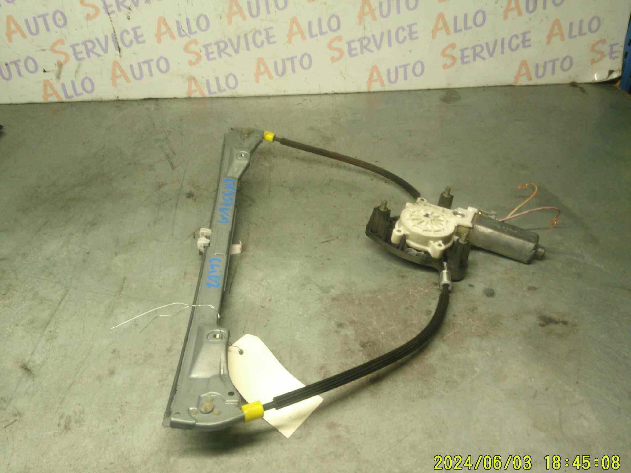 Leve Vitre Av droit électrique 
RENAULT Clio 2

