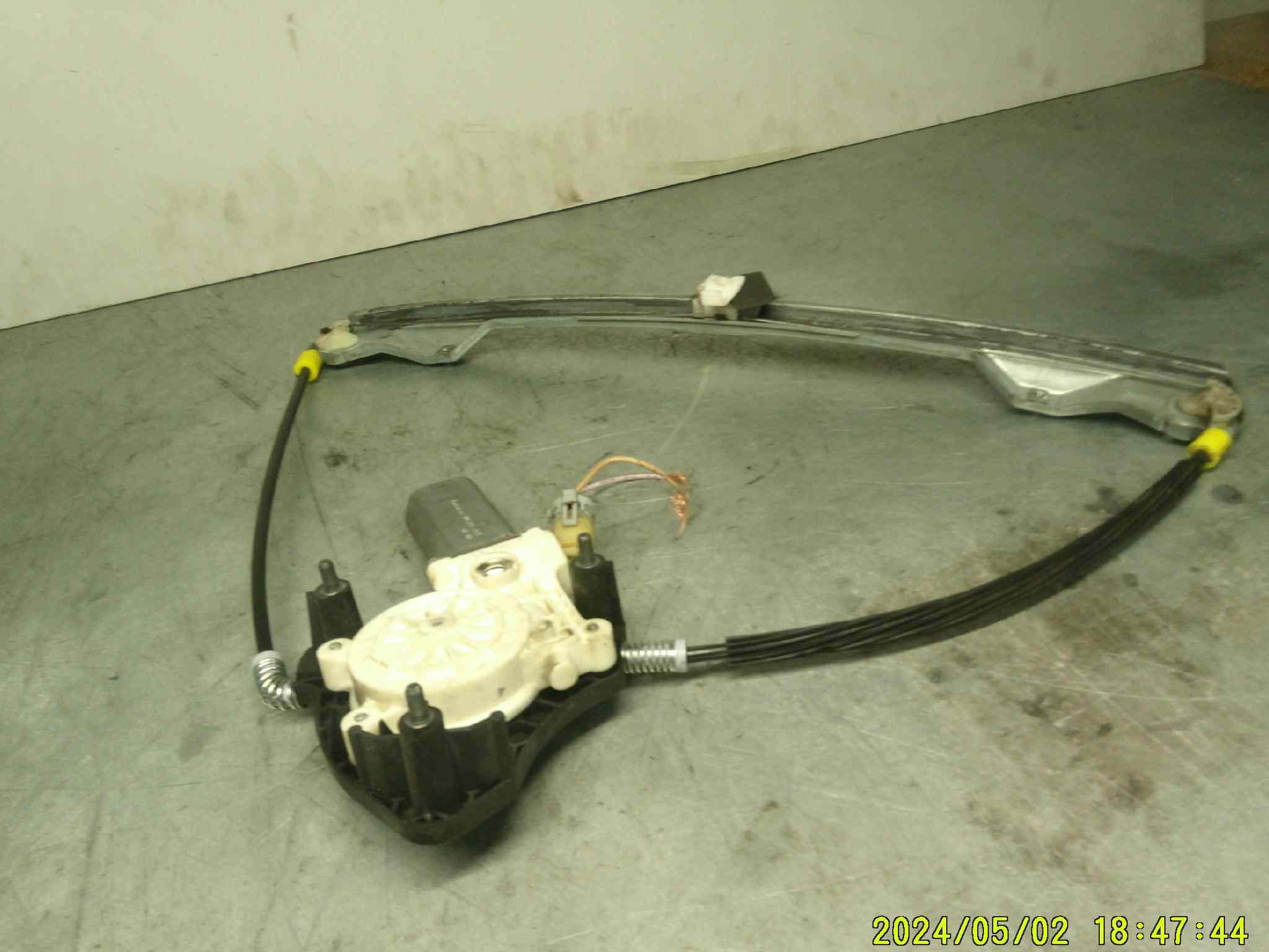 Leve Vitre Av Gauche electrique 
RENAULT Clio 2
ref : 7701207255
