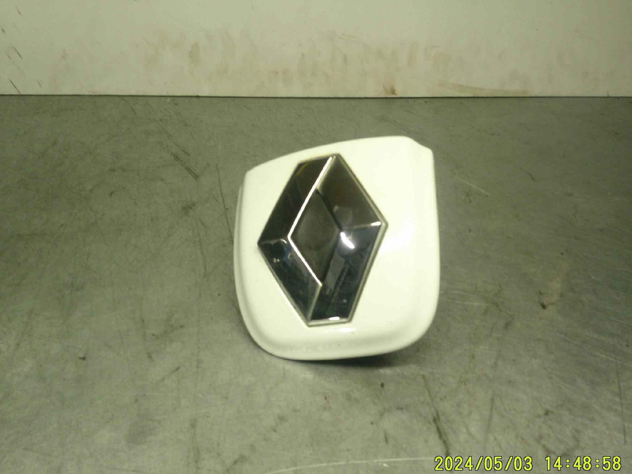 Bouton(s) Electrique de coffre 
RENAULT Clio phase 2
ref : 8200060918
