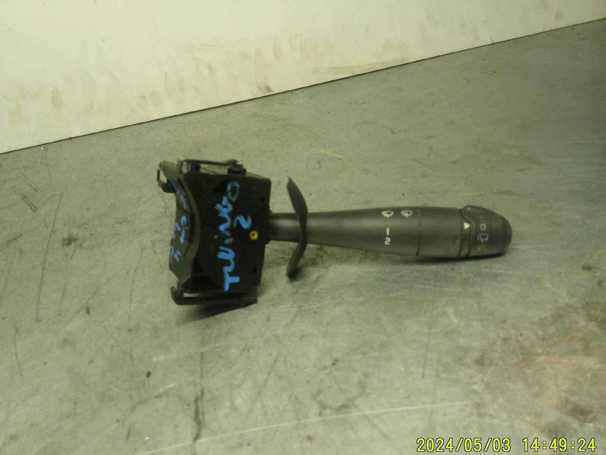 Commodo Droit
RENAULT Twingo 2 phase 1 2007
ref : pa66 gf20
