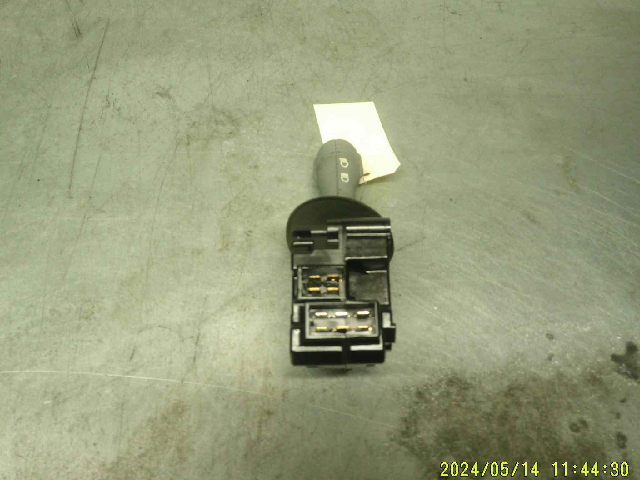 Commodo Gauche
RENAULT Twingo 1 
ref : 61460063
     77011054305

