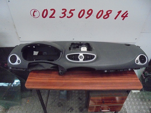 Casquette Planche de Bord 
RENAULT Clio 3 phase 2
An 03.2009 - 12.2014

Avec air bag passager
VF : VF1CR1F0H42697731

Frais de port sur devis

