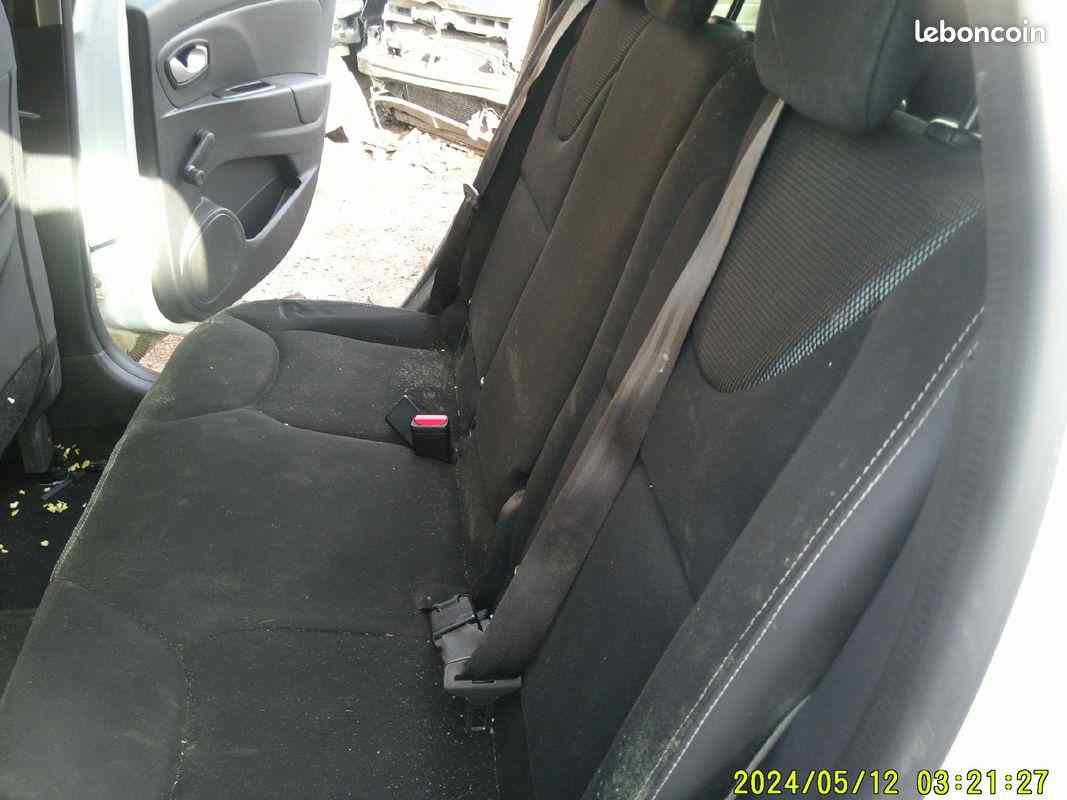 BANQUETTE ARRIERE CLIO 4 PHASE 2 1.5 DCI
+CEINTURES 
+BARRE ISO
+VISERIE 
+PLAGE ARRIERE 
