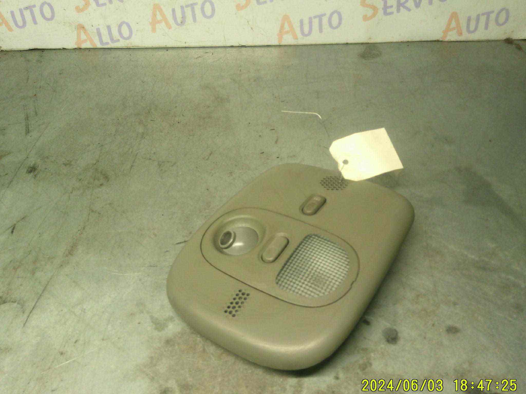 lumière Plafonnier avec bouton toi ouvrant 
RENAULT Clio 2

