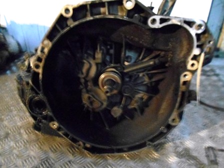 Boite de vitesses 
RENAULT Espace (3) 2.2 DT
An 12.1996 - 07.2000

Type boite : PK1050 / PK1068 / PK1074 / PK1075 
79 000 Km

Garanti(e) 3 mois

Frais de Port sur devis