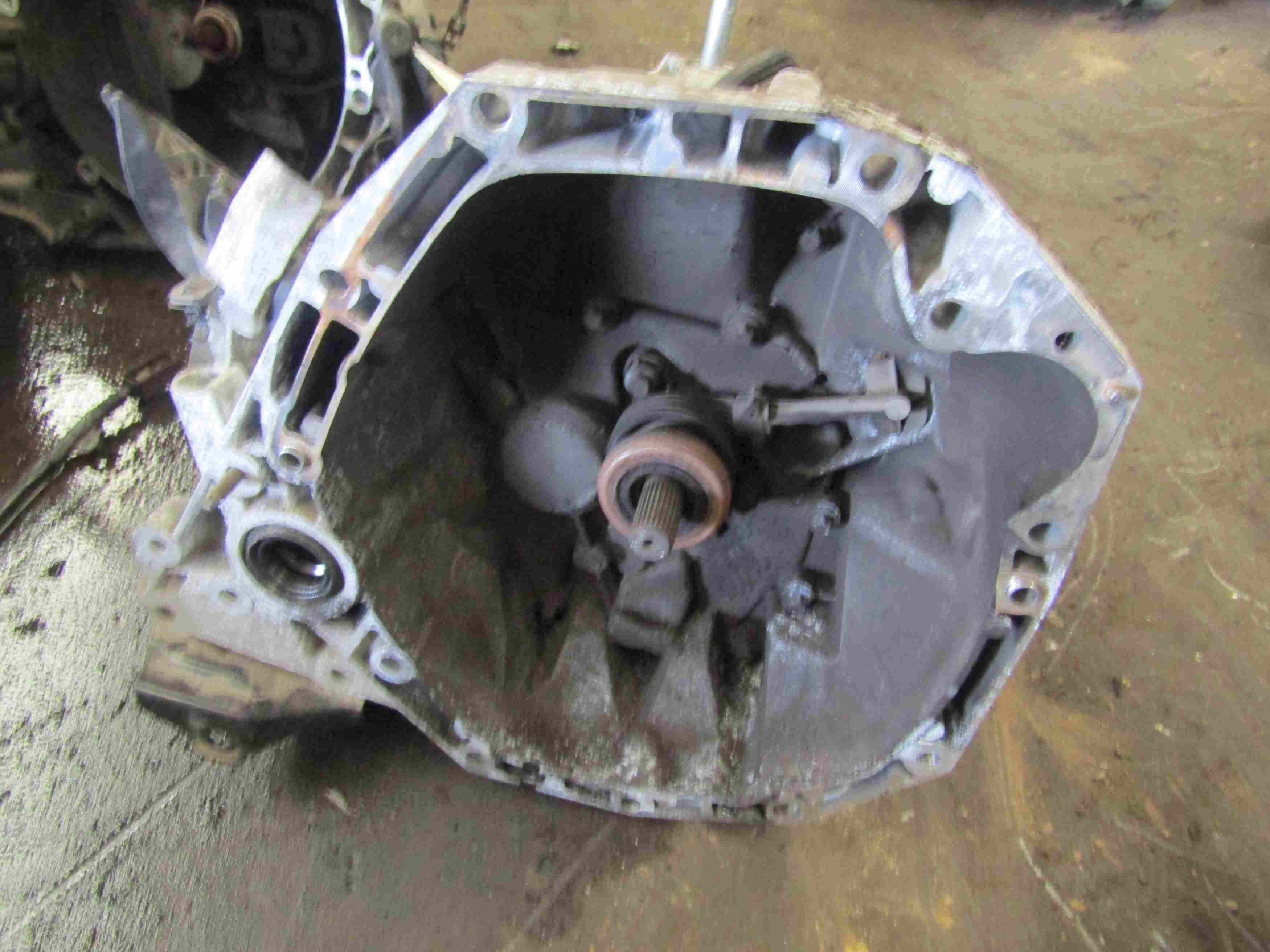 Boite de vitesses 
RENAULT Clio 4 Phase 1

Type boite :JR5059 
122000 Km

Garanti(e) 12 mois

Frais de Port sur devis