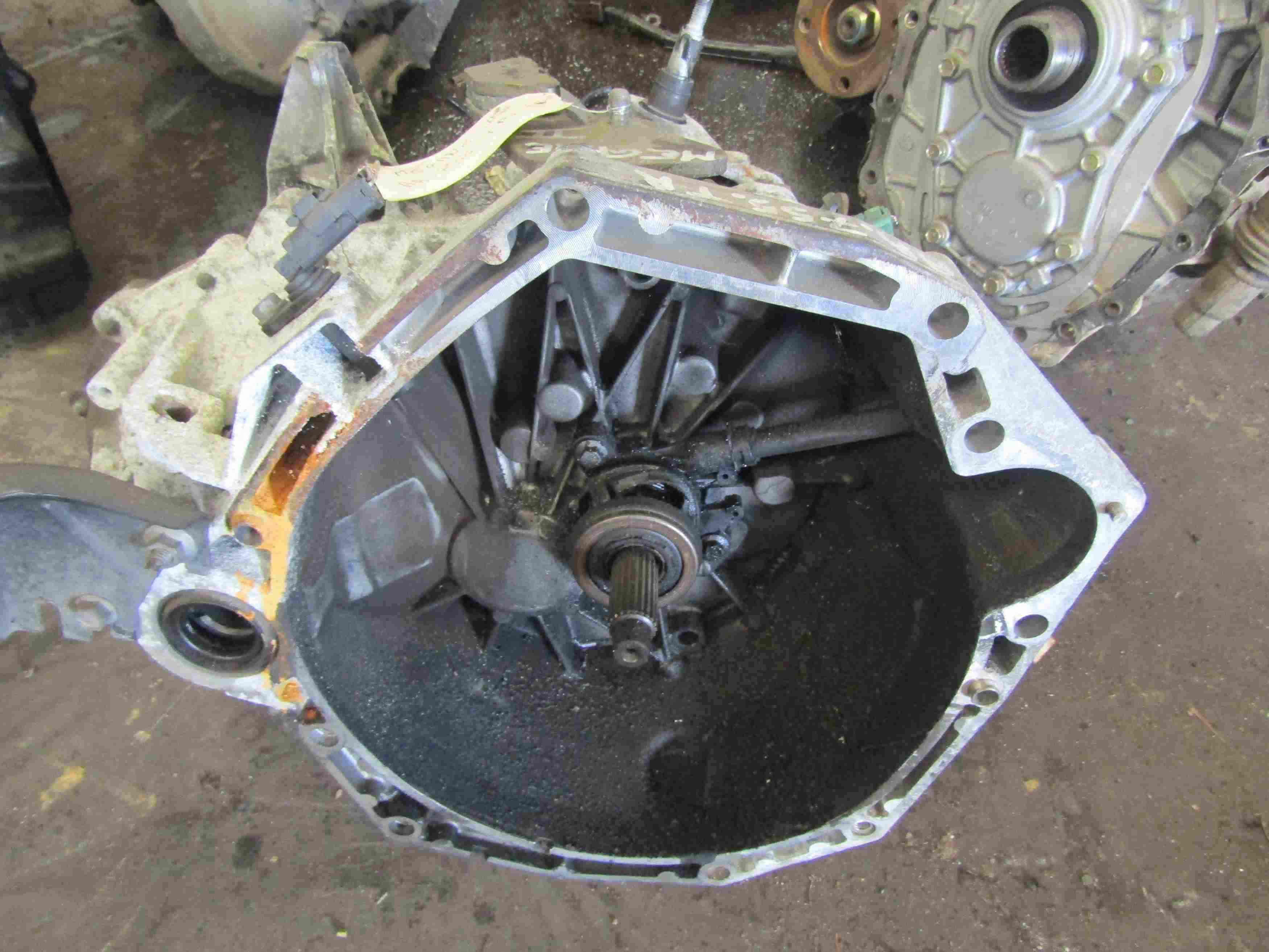 Boite de vitesses 
RENAULT Megane 2 Phase 2 Cab 1.5dci 106cv

Type boite : TL4014 
185 000 Km

Garanti(e) 12 mois

Frais de Port sur devis