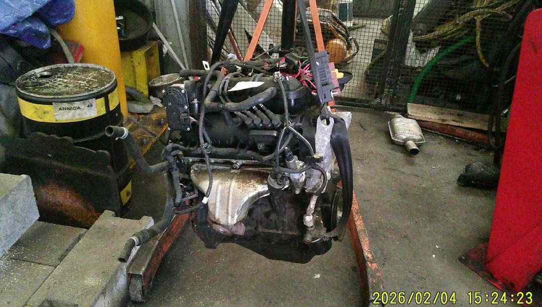 Moteur 
RENAULT Twingo 2 phase 1 1.2i 


Type moteur : d4f770 16v 75 cv
 Km 63931 km 

Vendu sans alternateur, démarreur, compresseur de clim

Garanti(e) 9 mois

Frais de Port sur devis