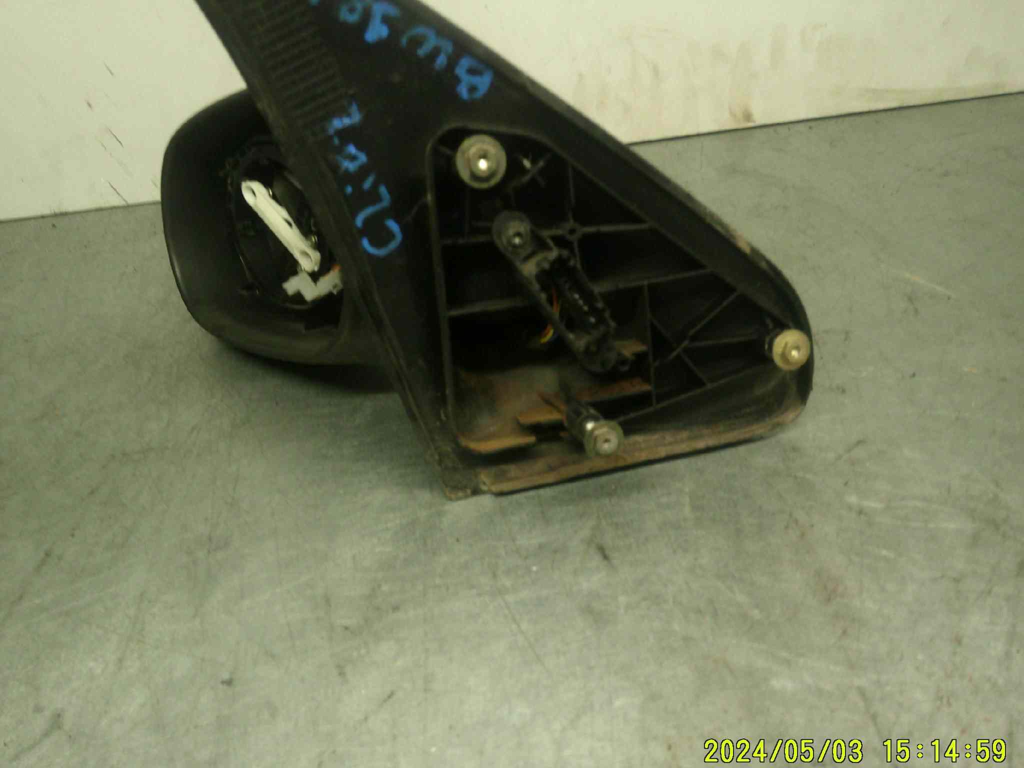Retro Electrique Gauche
RENAULT Clio 2 phase 1
sans glace de retro 
ref: 1234 300 d 
