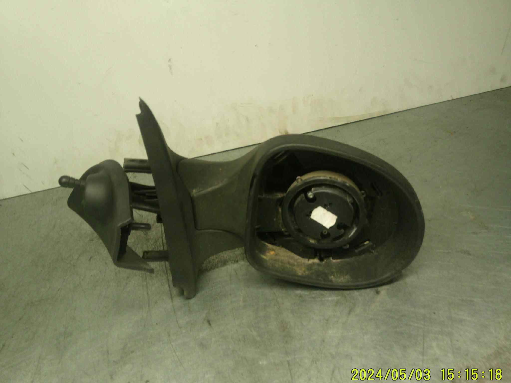 Retro Manuel Droit
RENAULT Twingo 2 phase 1
sans glace de retro 
ref : 12 46 324 0 


