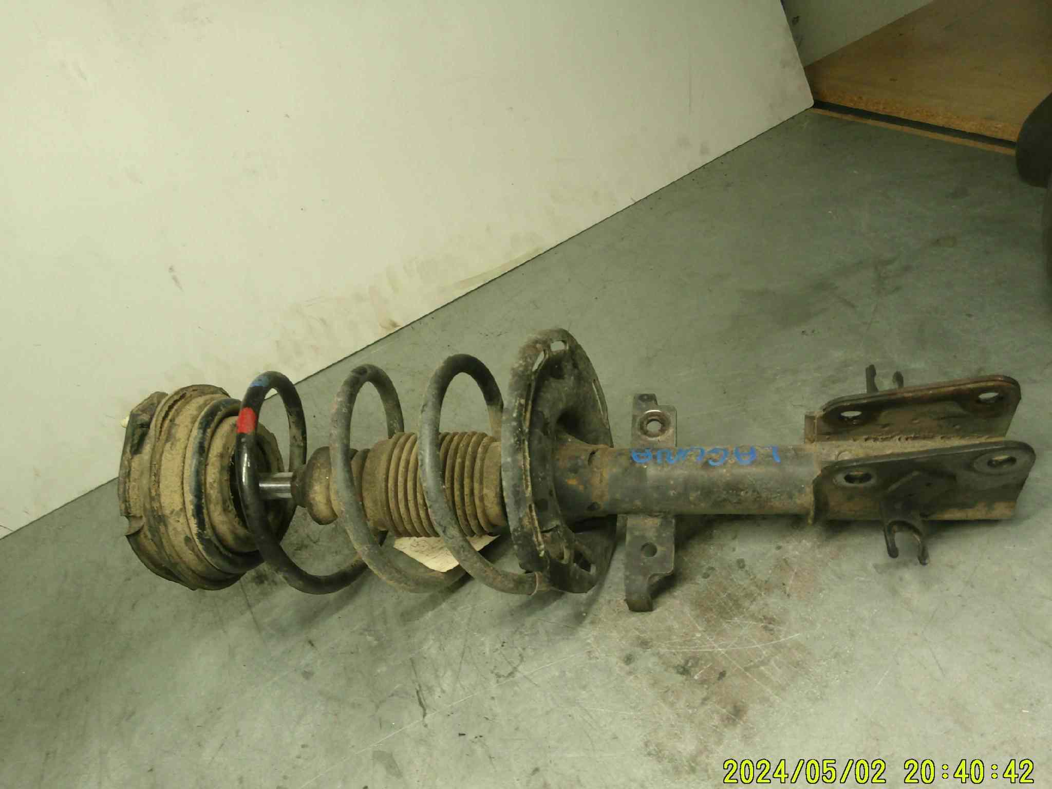Amortisseurs Gauche
RENAULT Laguna 2
1.9 dci 
ref : 8200 237 374b 
