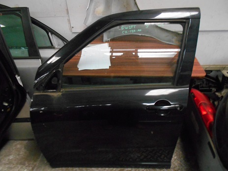 Porte AV Gauche
SUZUKI SWIFT III 5 Portes
2005-03->2011-04

Vendue nue
Frais de Port sur devis