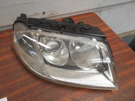 Optique Droit
VOLKSWAGEN Passat 4 Phase 2 (3B)


