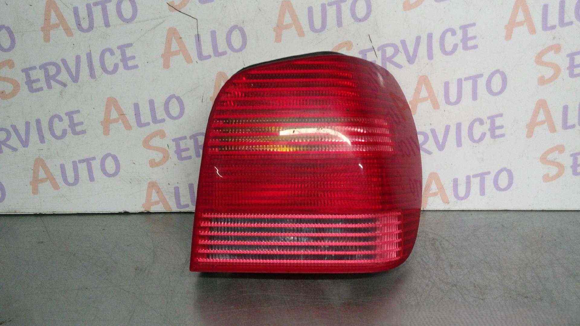 Feu Arriere Droit VOLKSWAGEN Polo 3 PHASE 2 

MILLESIME 04/2001

