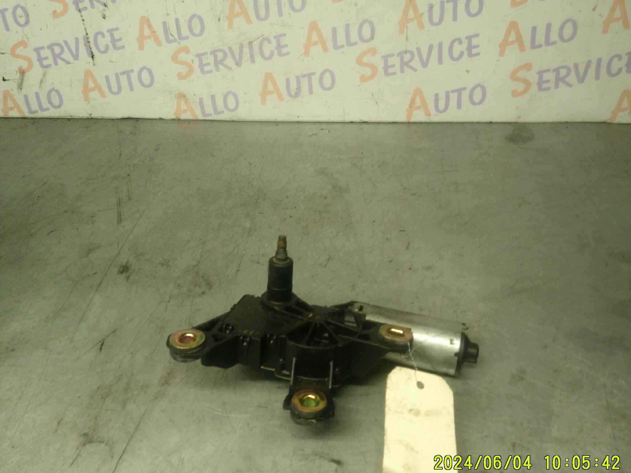 Système Essuie glace arrière  
VOLKSWAGEN Golf 4

