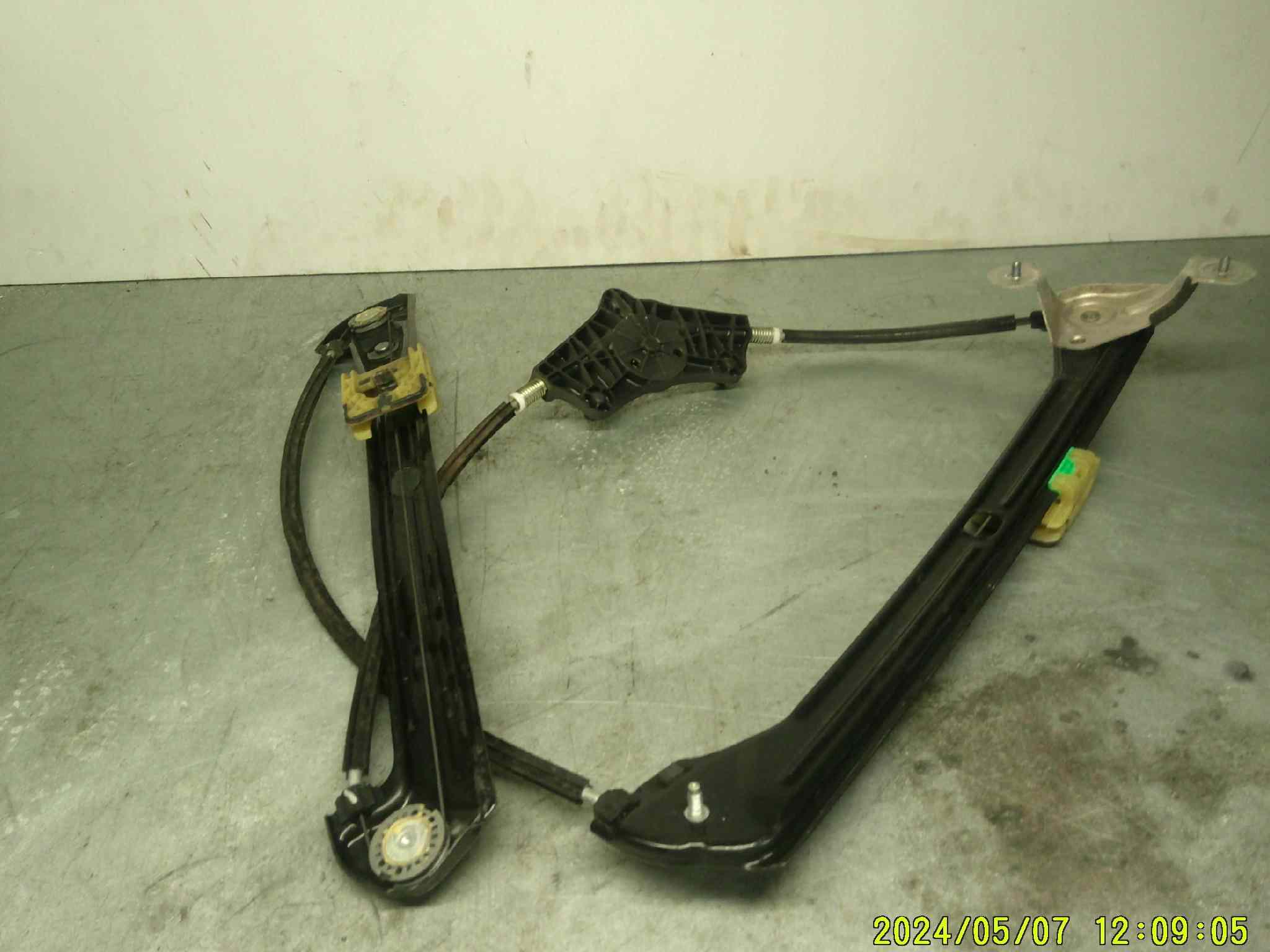 mécanisme de Leve Vitre Av Droit
VOLKSWAGEN Golf 7 
ref : 5g4 837 462 f 

