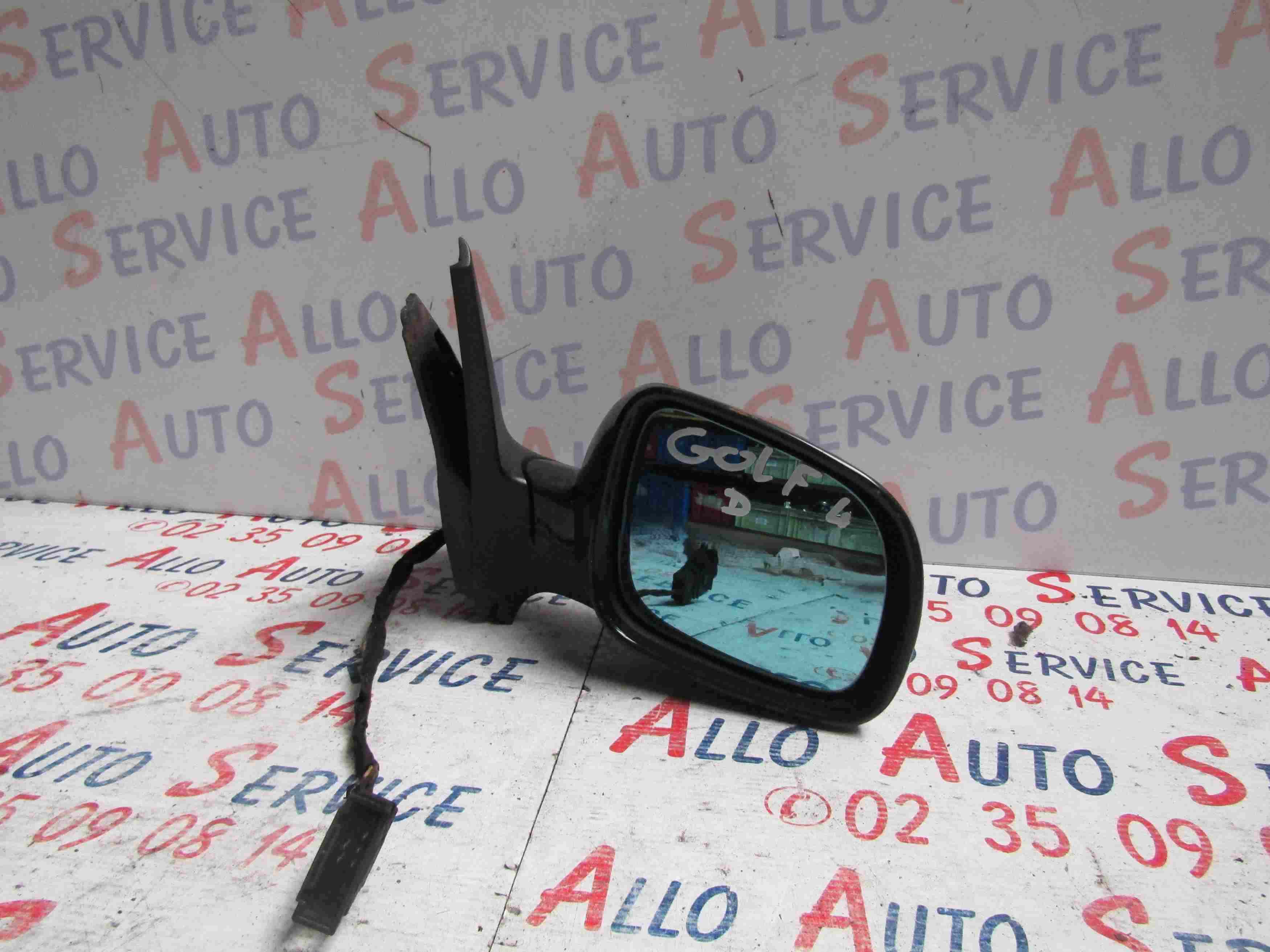 Retro Electrique Droit
VOLKSWAGEN Golf 4

01.1999
Couleur: Noir
Frais de port sur devis

